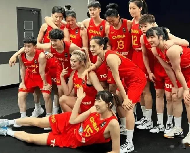 篮球女神实力与可爱并存——-韩旭
MVP，最佳阵容，中国女篮新领袖，亚洲杯夺冠最(3)