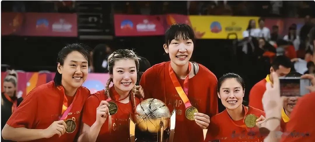 真心建议，中国篮协适当放弃一部分赛事，频繁召回球员，对她们有害无益！
中国女篮，(1)