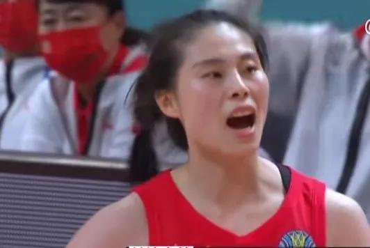 最后3.4秒，郑微以为会输，没有想到中国女篮载入史册的一球诞生了。中国女篮-全能(2)