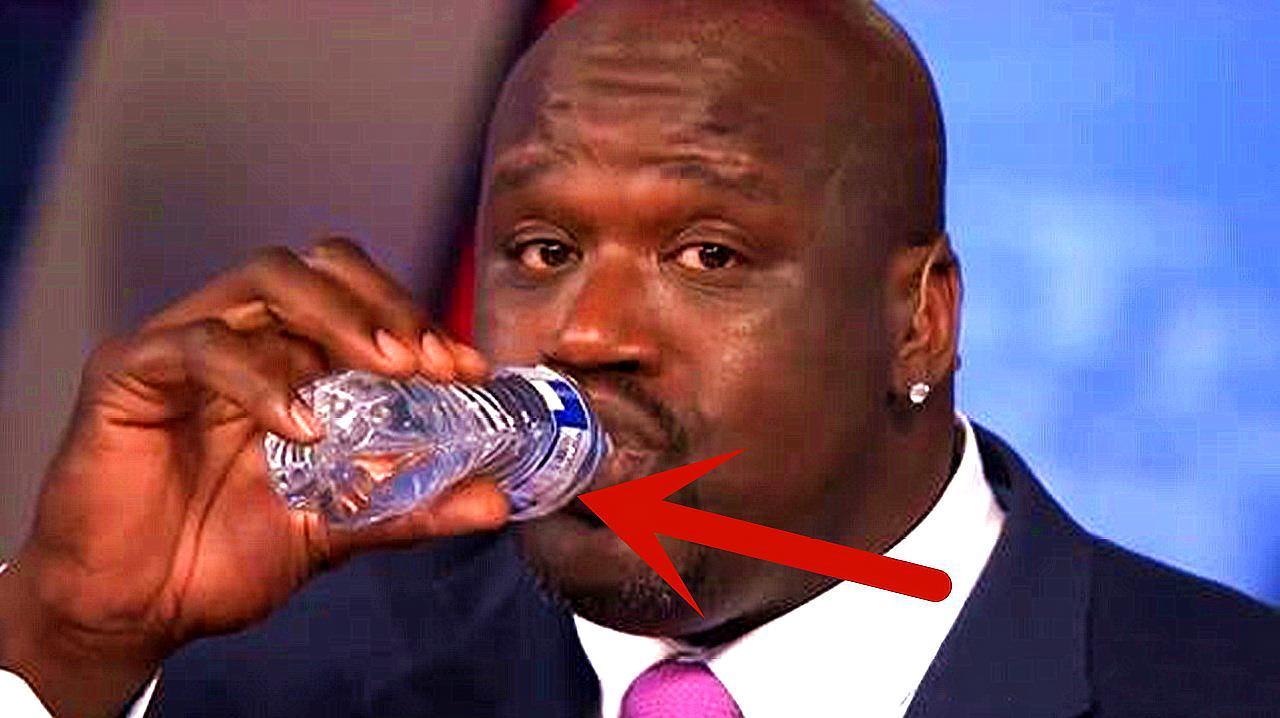 NBA巨人如何喝水? 奥尼尔把矿泉水喝成口服液, 杜兰特隔着毛巾喝(3)