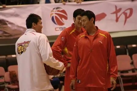 “禁赛”三年，低调复出！20年前，他曾拯救中国男篮...(10)