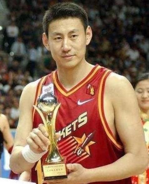 “禁赛”三年，低调复出！20年前，他曾拯救中国男篮...(11)