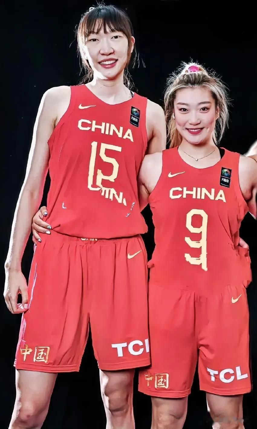 中国女篮
能保持最稳定发挥的球员，应该是韩旭，李梦也很厉害，但失误太多，看数据就(1)