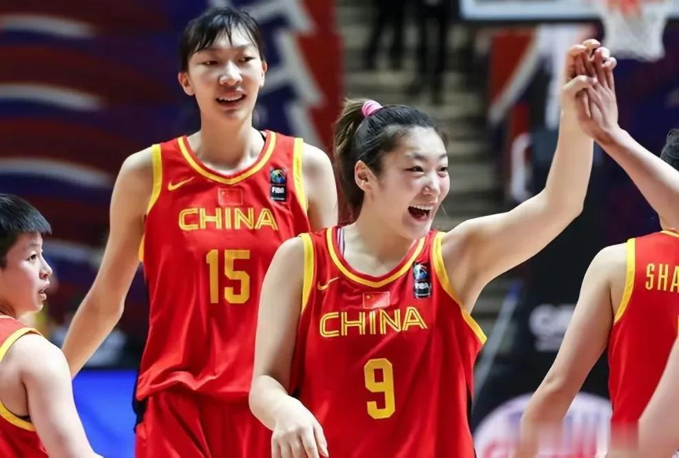 中国女篮的中锋韩旭在亚洲杯之后受伤，目前正在回中国接受康复治疗。然而，据美国记者(1)