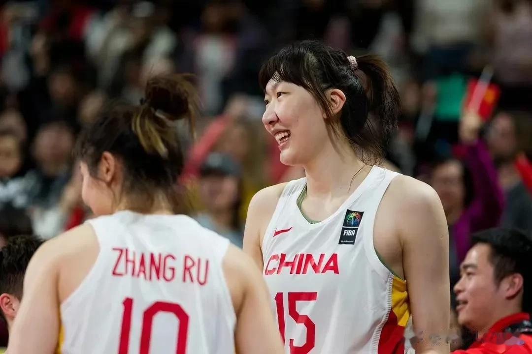中国女篮的中锋韩旭在亚洲杯之后受伤，目前正在回中国接受康复治疗。然而，据美国记者(2)