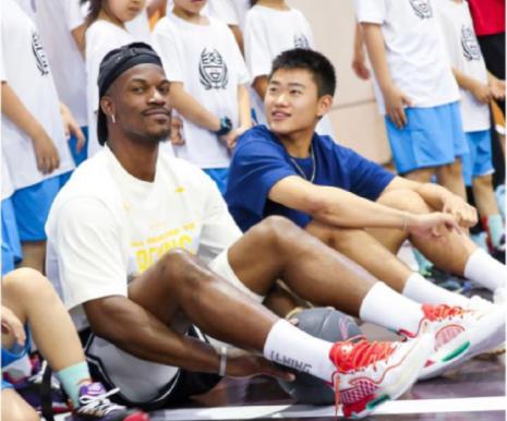 成为赵维伦：中国篮球等来的“意中人”｜体育·新人物(2)