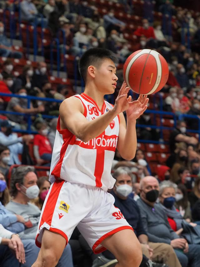 成为赵维伦：中国篮球等来的“意中人”｜体育·新人物(13)