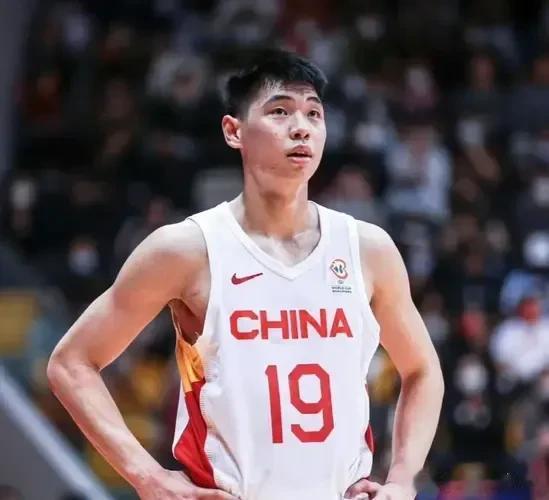 有一说一，中国男篮欧洲拉练未重用这2人，可能是最大的败笔！

1，崔永熙，20岁(1)