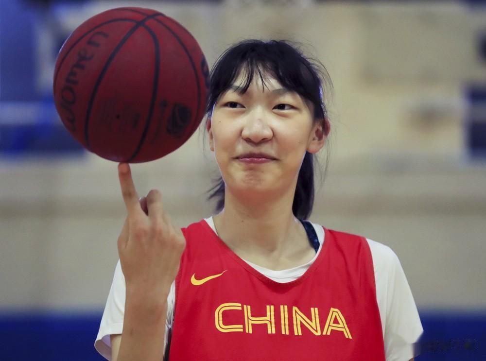 中国女篮的中流砥柱只有三个人，成为无法辩驳的事实……
1、   李梦：勒布朗-梦(2)