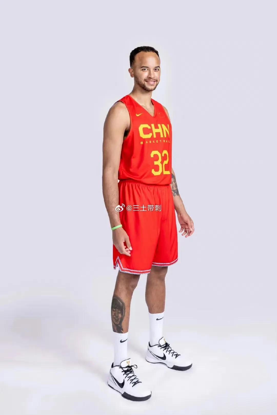 耐克签约李凯尔！

据耐克官方消息，近日他们已经与中国男篮首位归化球员李凯尔签约(3)