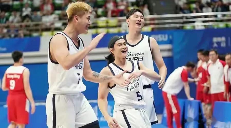 北京时间7月31日晚，成都大运会男子篮球预赛A组迎来最后一轮的比赛，中国男篮国家(5)