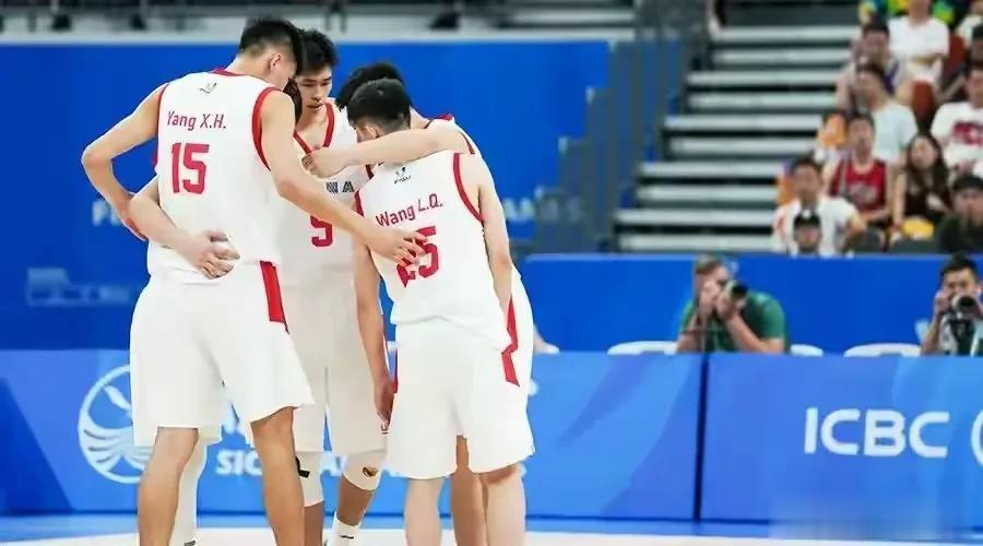 北京时间7月31日晚，成都大运会男子篮球预赛A组迎来最后一轮的比赛，中国男篮国家(8)
