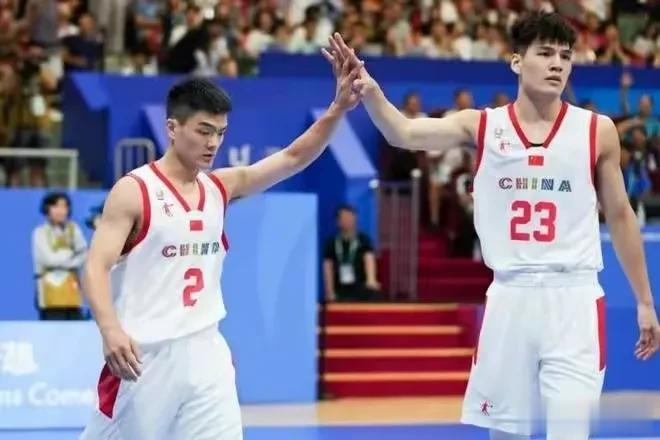 北京时间7月31日晚，成都大运会男子篮球预赛A组迎来最后一轮的比赛，中国男篮国家(9)