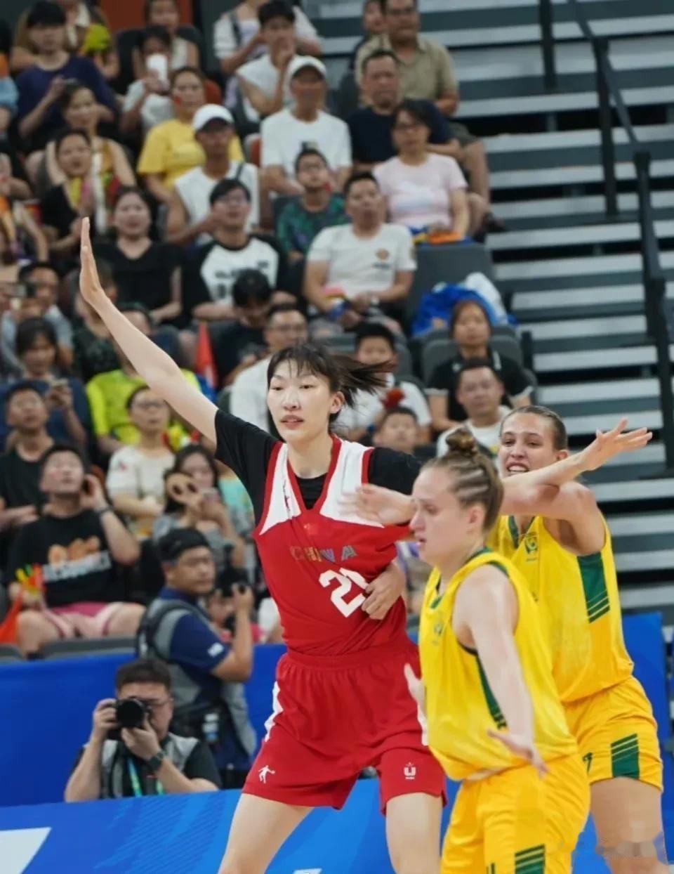 不容易！韩旭谈中国大学生女篮战胜巴西大学生女篮：“今天这场比赛，我们开局打得非常(1)