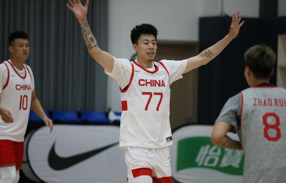 中国男篮要想破高端局，锋卫线必须出一个狠人

1你看，今天曾经的中国队又回来了：(1)