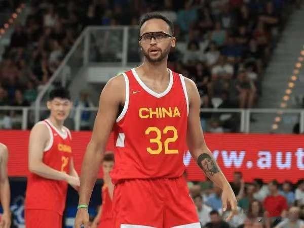 很多关注中国男篮的球迷都知道，归化球员李凯尔已经打完了自己代表中国的第一场国家队(1)