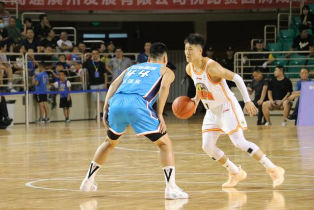 2023秋季职业篮球对抗赛滨州站在奥林匹克体育馆开赛(1)