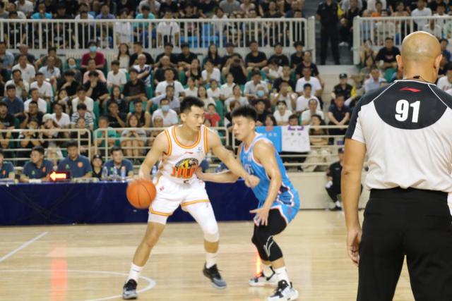 2023秋季职业篮球对抗赛滨州站在奥林匹克体育馆开赛(2)