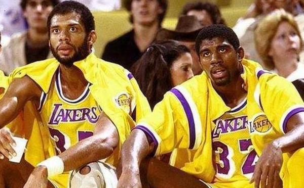 NBA历史最强二人组前10排行：OK力压篮球之神，现役仅存一对！(8)