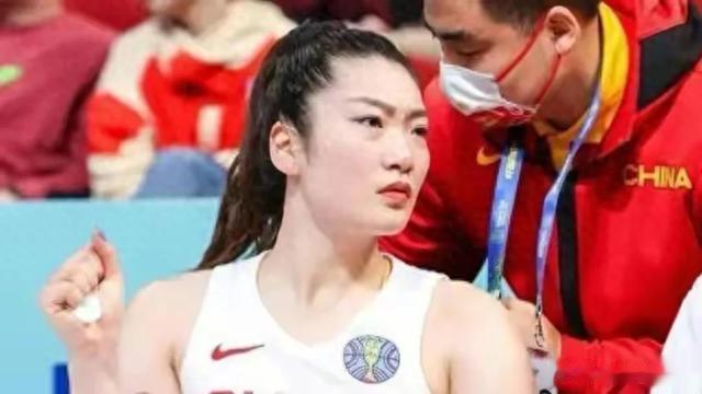 即使外界争议很大，中国篮协都不会开除她，背后故事太让人心疼！(1)