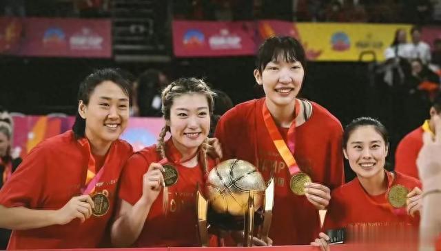 即使外界争议很大，中国篮协都不会开除她，背后故事太让人心疼！(4)