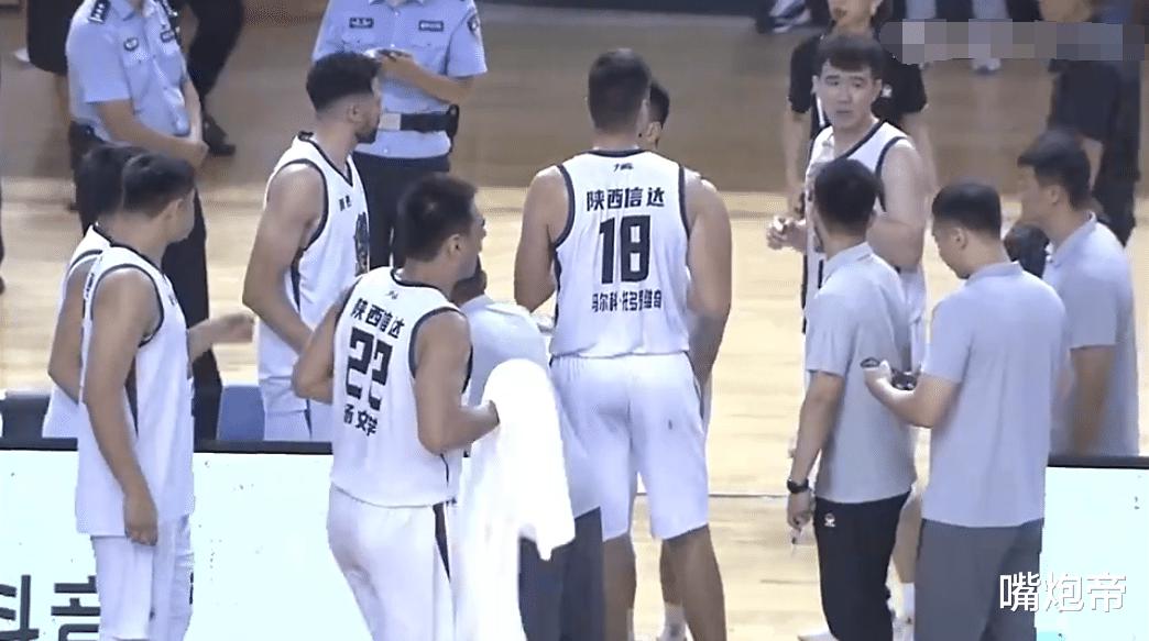 彻底闹大！中国篮球退赛丑闻发酵，5大名记要求重罚，姚明麻烦了(3)