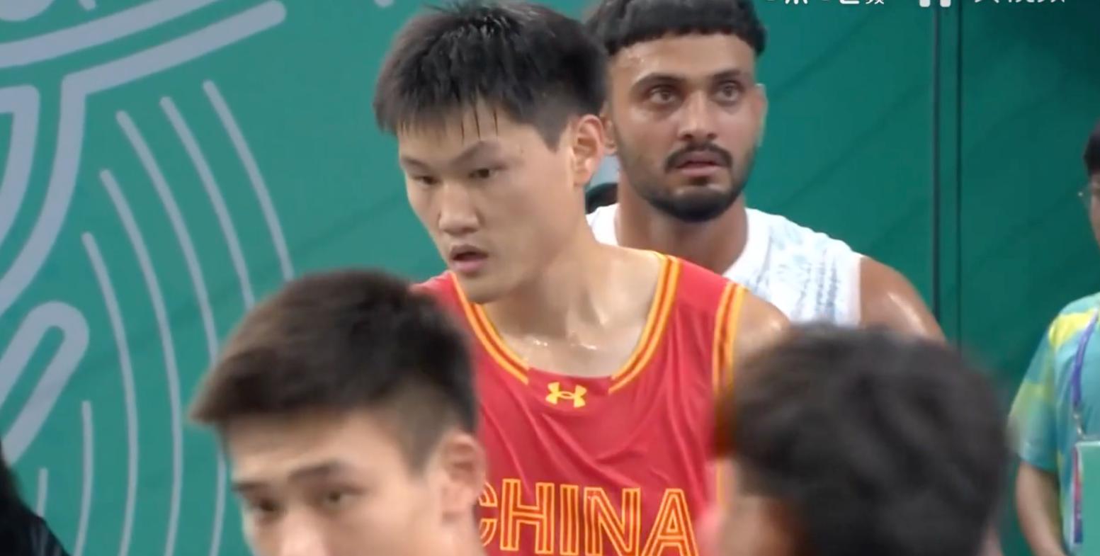 亚运会：中国三人男篮3连胜提前晋级八强 赵嘉仁10分助队逆转(2)
