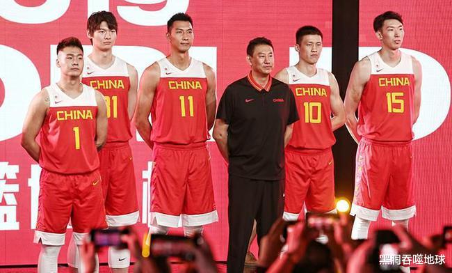 不出意外，中国男篮未来的建队核心是他们3人，这4人将彻底无缘国家队(1)