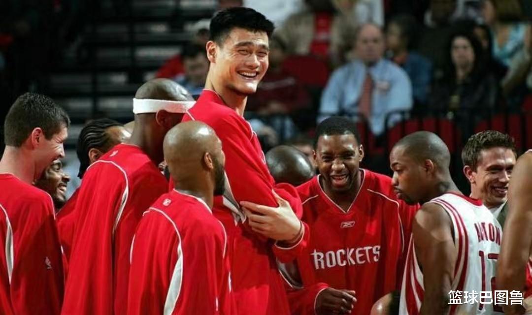 盘点进过NBA打球的6位中国球员：王治郅开辟先河，姚明大放异彩，周琦成了终章？(3)
