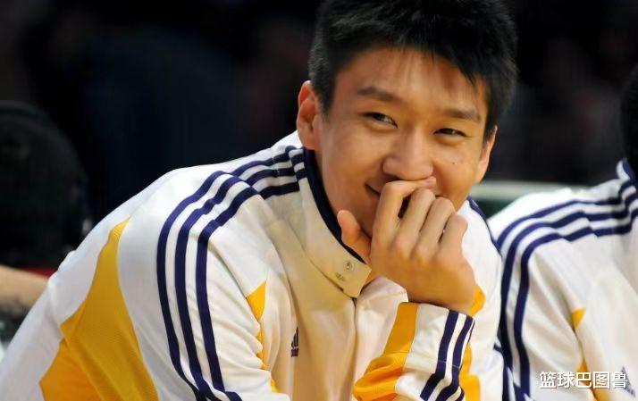 盘点进过NBA打球的6位中国球员：王治郅开辟先河，姚明大放异彩，周琦成了终章？(5)