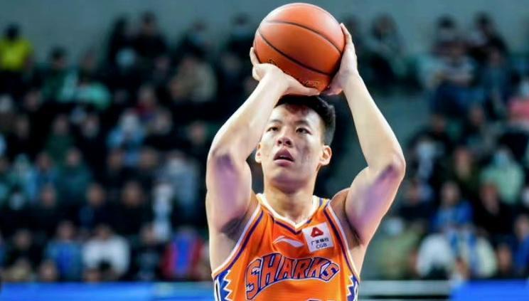 太可惜！中国男篮希望之星竟成玻璃人，连续两个赛季报销(4)