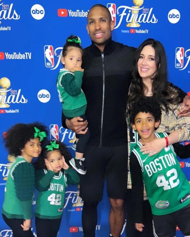圣诞礼物！NBA球星霍福德妻子公布喜讯，两人将迎来第五个孩子(1)