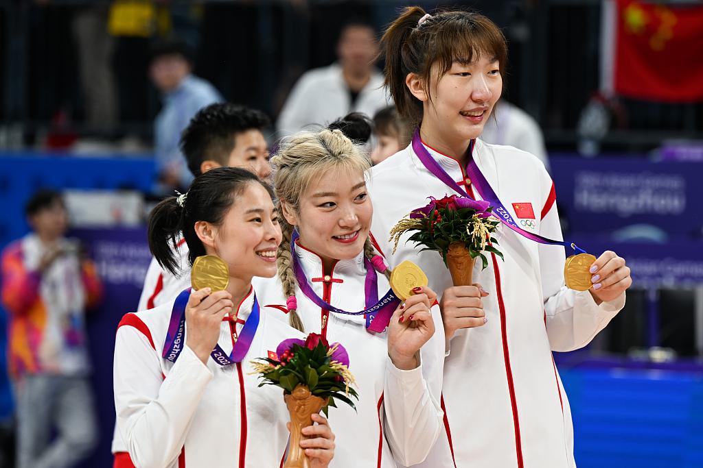 全力备战巴黎奥运资格赛，中国女篮收到一份“压岁钱”(1)