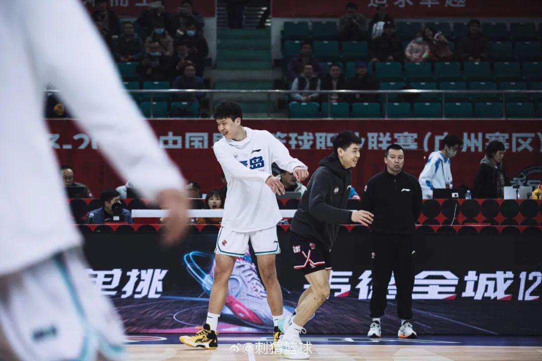 中国男篮“小鬼当家”！参加过15年亚锦赛的，只剩下一人了...(2)