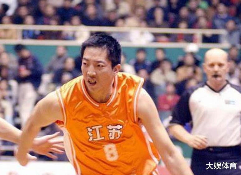 中国男篮的老前辈：胡卫东曾经对位科比拿下30分(1)
