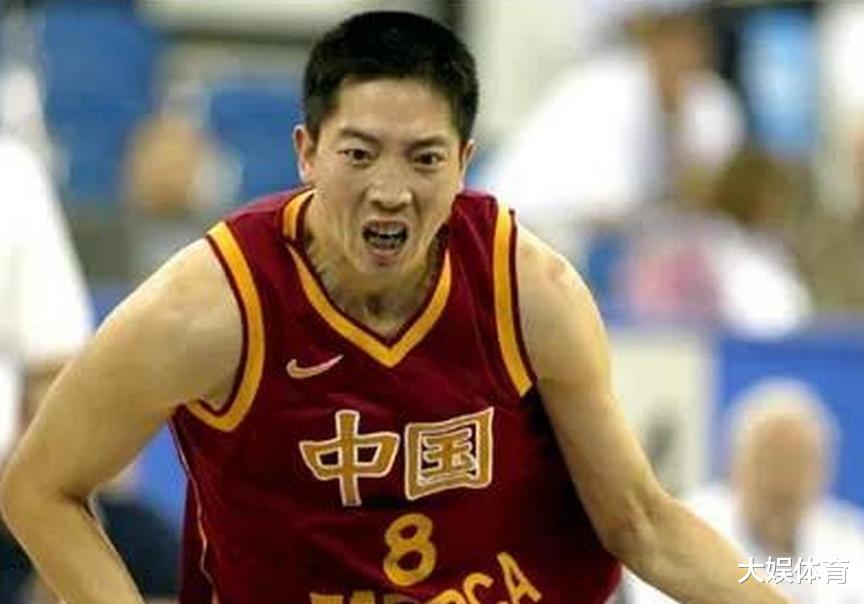中国男篮的老前辈：胡卫东曾经对位科比拿下30分(2)