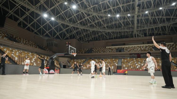 加强裁判团队建设！中国篮协近日和FIBA联合举办了裁判员训练营(3)