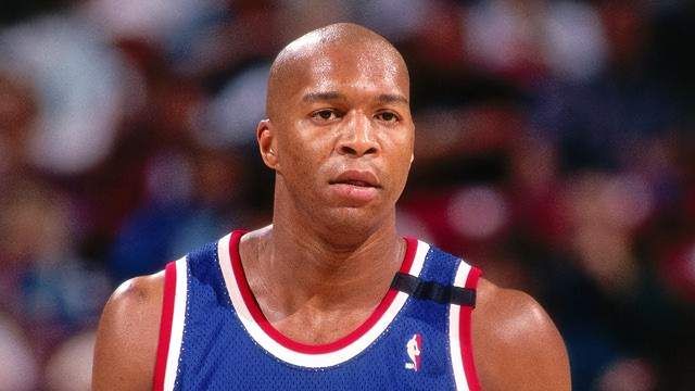 美媒评选90年代NBA最强10位大前锋，邓肯只排第五，马龙第一(3)