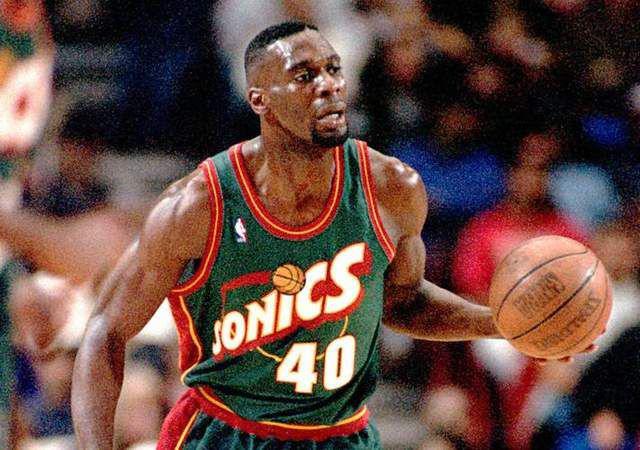 美媒评选90年代NBA最强10位大前锋，邓肯只排第五，马龙第一(8)