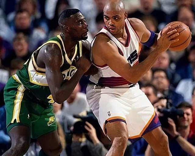 美媒评选90年代NBA最强10位大前锋，邓肯只排第五，马龙第一(10)