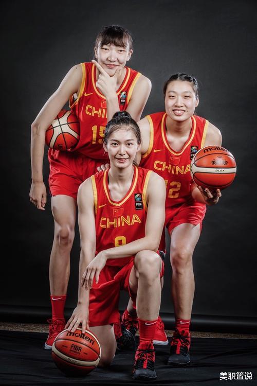 中国女篮颜值第一人！从模特转行篮球，曾顶替李梦，27岁堪比明星(1)