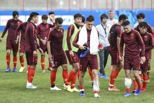 李铁够狠，国足选拔队在上海封闭训练，东亚杯奔着冠军而去(1)