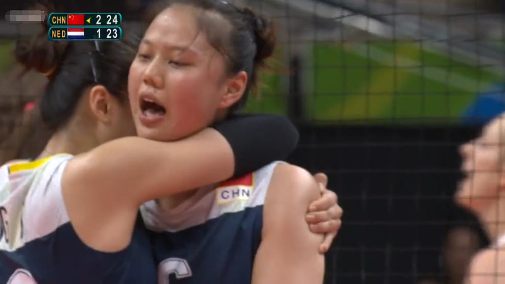 中国女排奥运会5个拥抱瞬间：情谊从此开始，惠若琪主动拥抱朱婷(6)