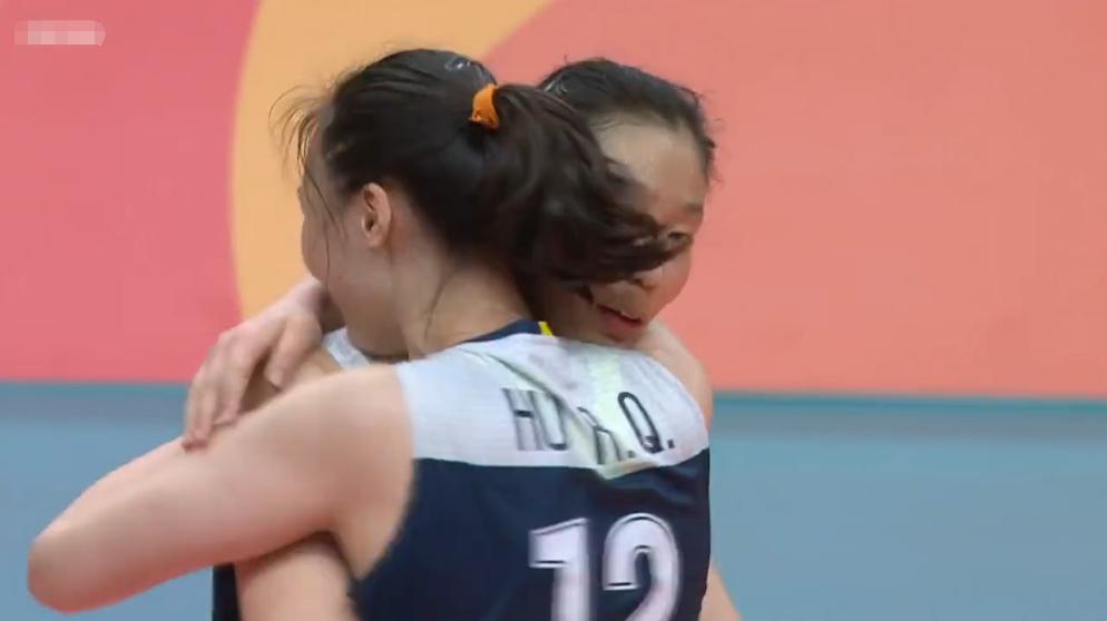 中国女排奥运会5个拥抱瞬间：情谊从此开始，惠若琪主动拥抱朱婷(7)