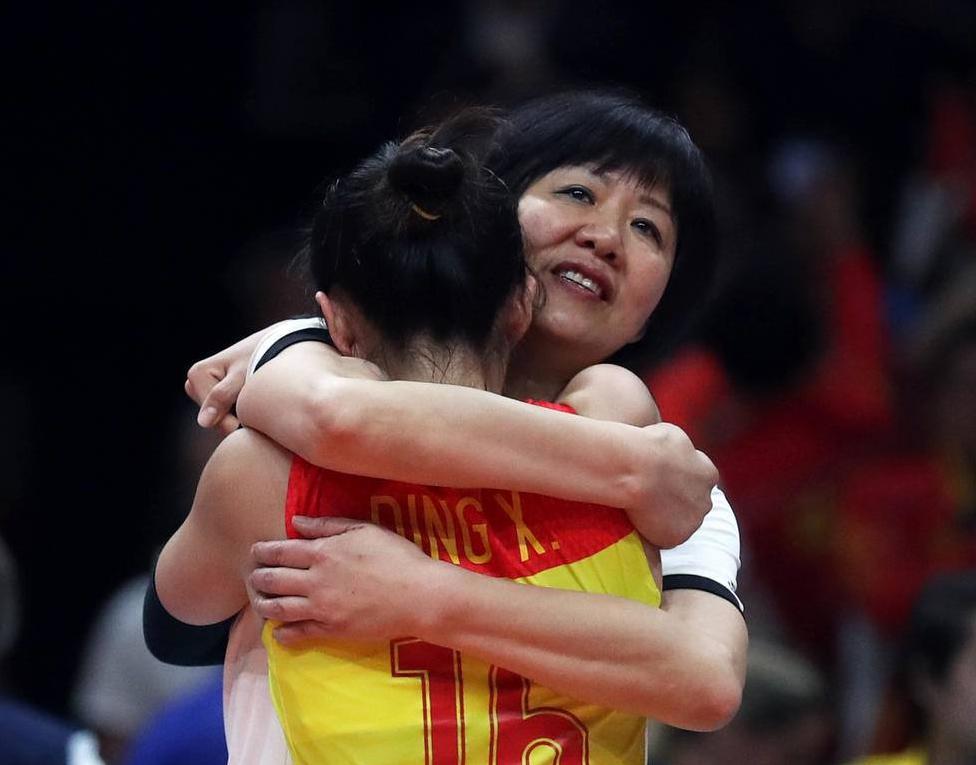 中国女排奥运会5个拥抱瞬间：情谊从此开始，惠若琪主动拥抱朱婷(8)