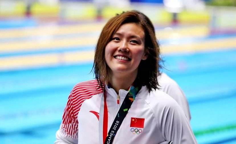 24秒04！刘湘平亚洲纪录夺双冠，中国泳坛头号美女握拳庆祝太激动(2)