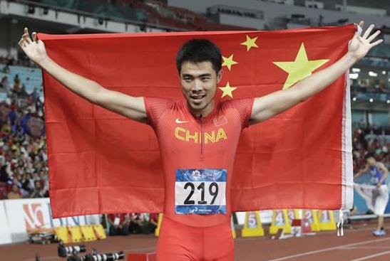 13秒37！谢文骏110米栏夺冠，追平刘翔3连冠纪录，创赛季最好成绩(2)