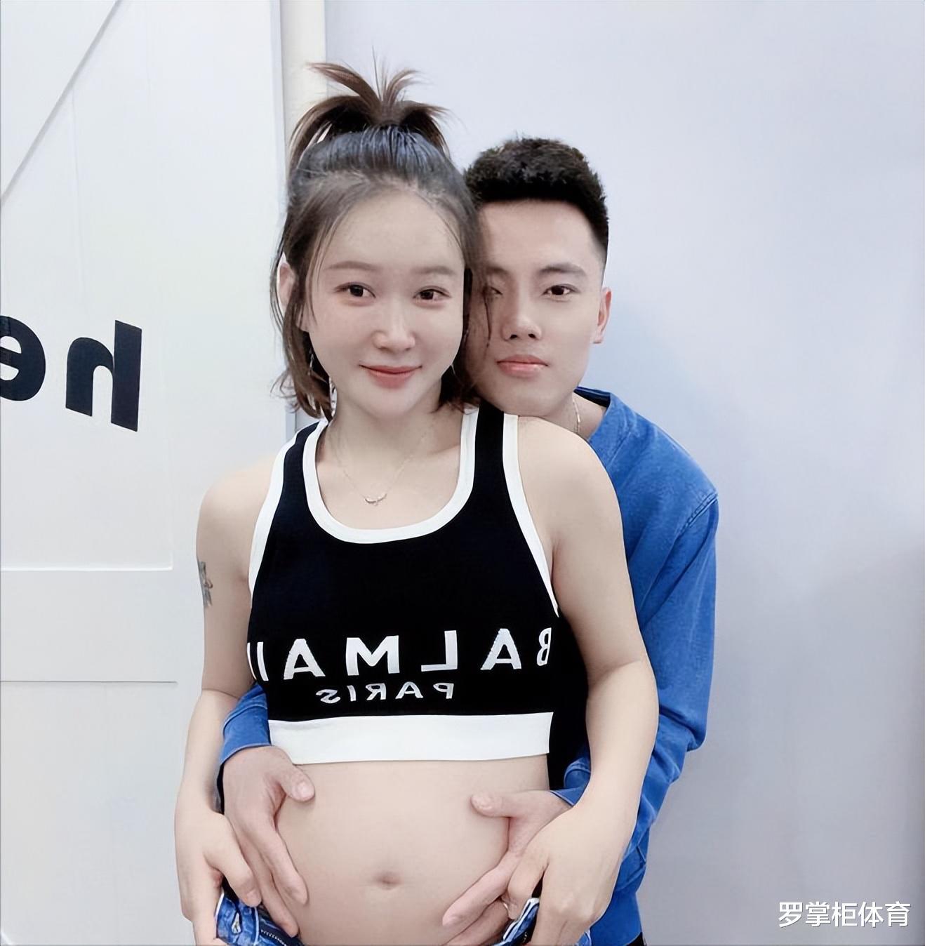 恭喜！中国短跑美女飞人怀孕，丈夫小2岁，身份曝光，搂抱秀恩爱(1)