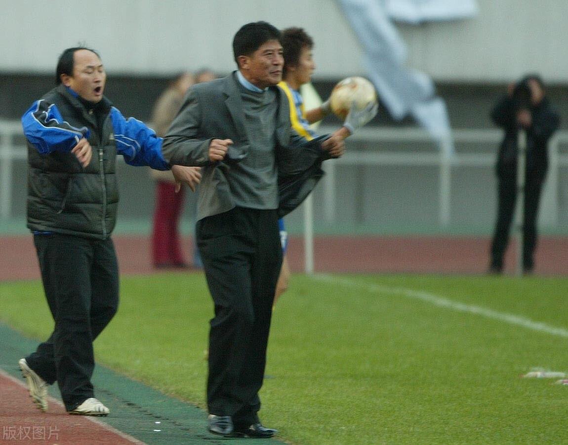 名帅吐槽中国球员喜欢打小报告，只要训练量增加，就会向领导抱怨(2)