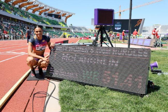 奥运冠军麦克劳克林打破女子400米栏世界纪录(1)